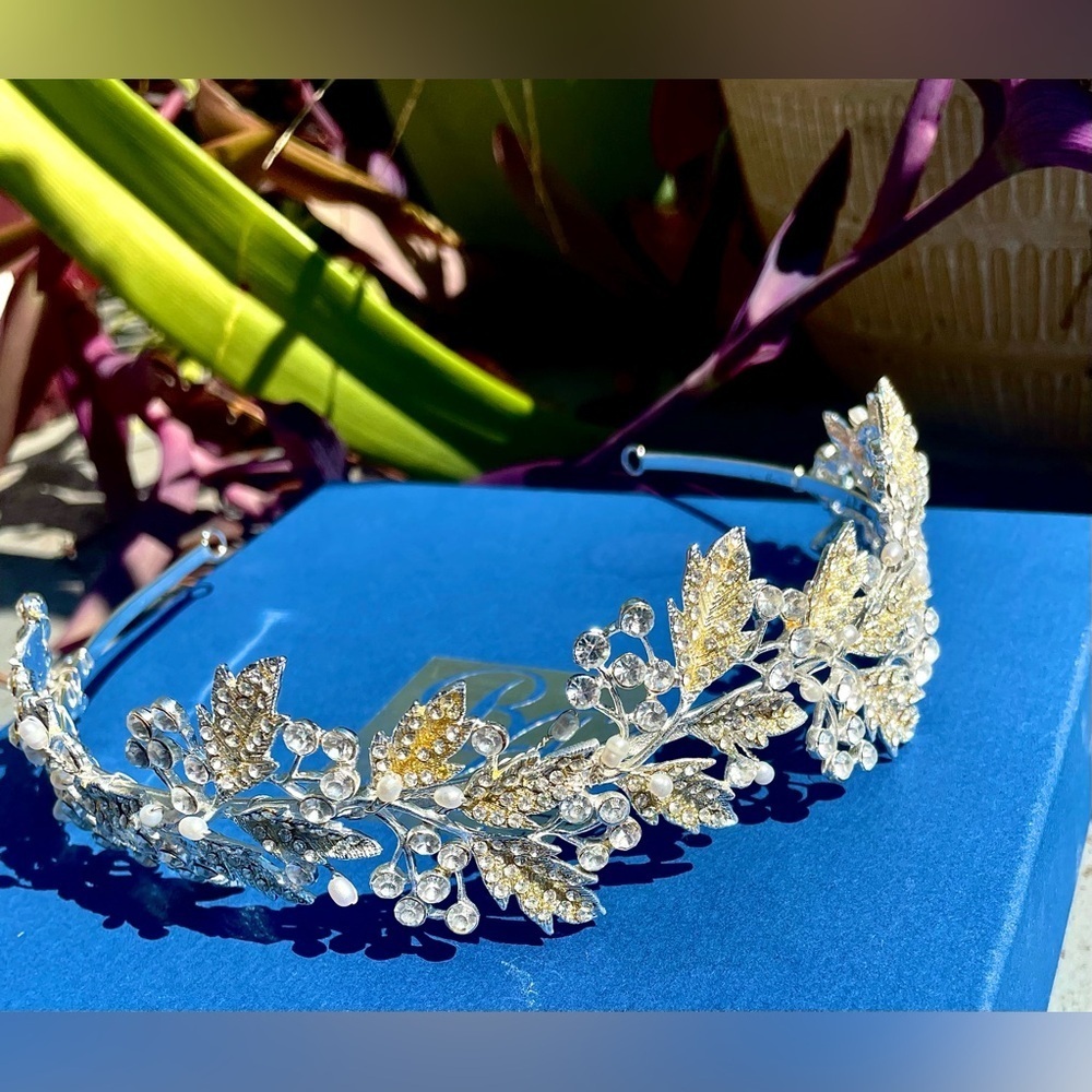 Bel Aire Bridal Tiara Crystal, Pearl & Gold Leaf Headpiece Headband RARE edition - Picture 13 of 14